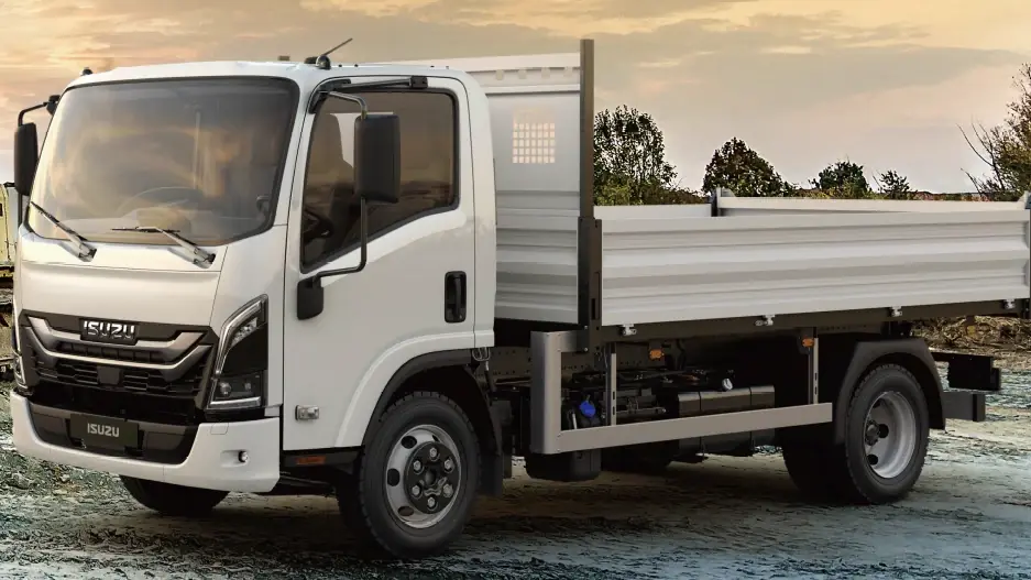 Camion Isuzu M30 à benne basculante